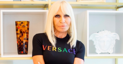 Versace выпустил капсульную коллекцию в поддержку ЛГБТ-сообщества