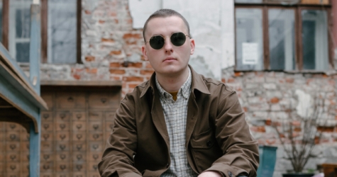 Ray-Ban сделал коллаборацию с российским художником Вовой Перкиным