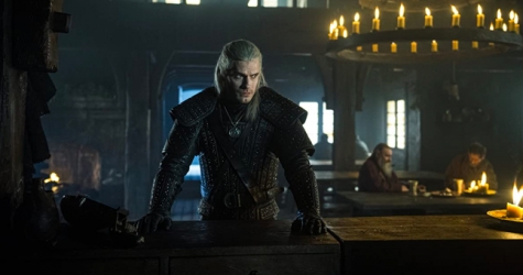 Фотографии Генри Кавилла со съемочной площадки «Ведьмака» стали мемом