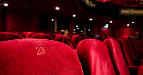 Зрителей в театрах будут рассаживать в шахматном порядке