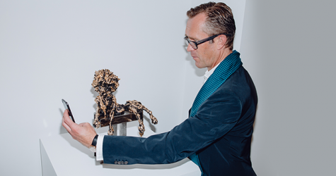 Почему силовики скоро начнут покупать современное искусство? Объясняет Саймон Рис, арт-директор Cosmoscow