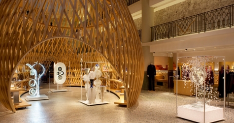Картонные инсталляции Carte Blanche в бутике Hermès