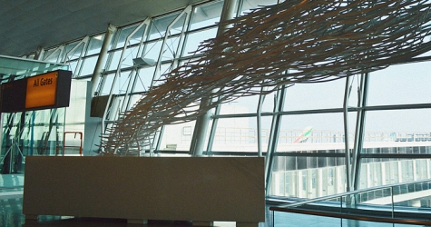 Скульптура Димитара Луканова в терминале аэропорта Кеннеди