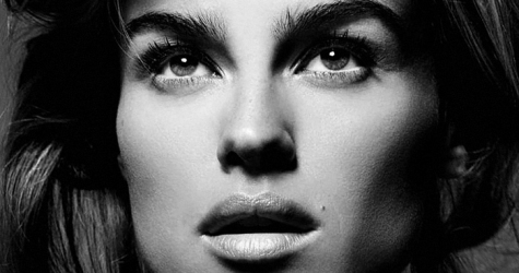 Касия Смутняк станет лицом аромата Fendi