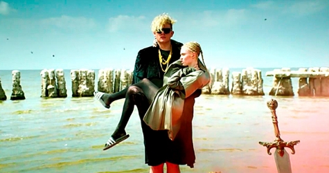 Grimes представила клип на песню Go