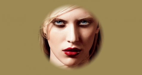 Джулиана Шуриг стала лицом коллекции Prabal Guring х M.A.C