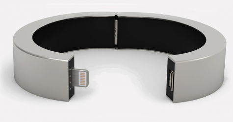 Мобильный QBracelet для подзарядки электронных устройств