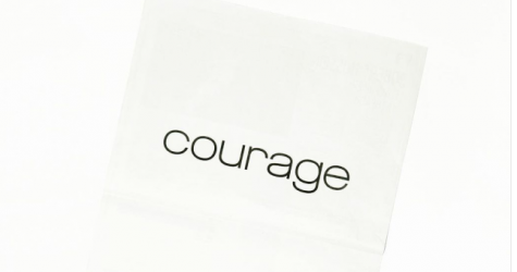 Courrèges посвятил праздничную кампанию храбрости в 2021 году