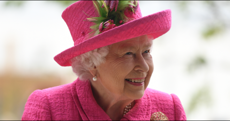 Королева Елизавета II делает себе макияж 364 дня в году