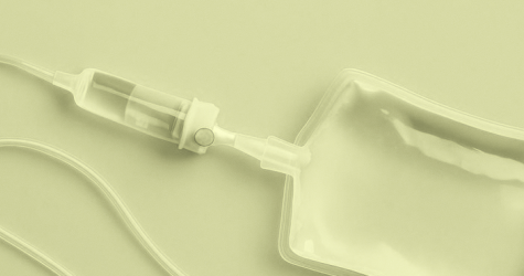 Витаминные капельницы: кому подойдет инфузионная терапия и о каких рисках необходимо знать