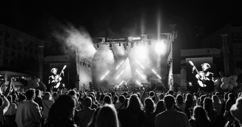 Zoloto, стендап и лекции о живописи: большой гид по фестивалю «Антон тут рядом»