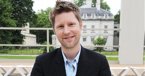 Инвесторы Burberry проголосовали против сверхдоходов Кристофера Бейли