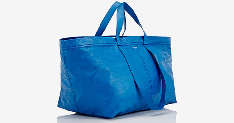 Balenciaga выпустила синюю сумку, как у IKEA