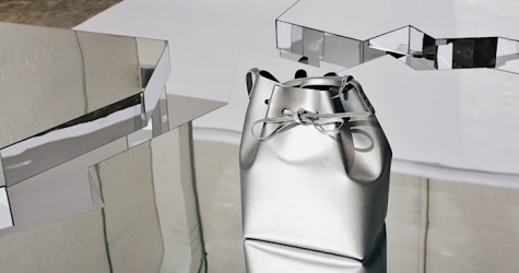 Зеркальные столы-пазлы в нью-йоркском магазине Opening Ceremony