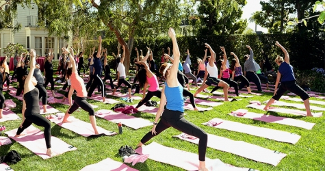 Лето пришло: в московских парках начались занятия по йоге