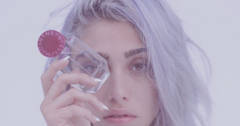 Grimes и дочь Мадонны Лола Леон в рекламе парфюма Stella McCartney