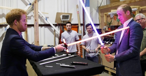 Да пребудет с тобой сила: принц Гарри и принц Уильям на сете \"Звездных войн\"