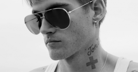 Cын Синди Кроуфорд снялся в кампании аромата Celine