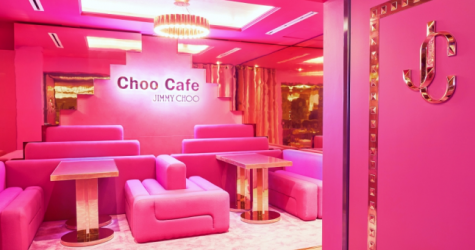 Jimmy Choo открыл розовое кафе в универмаге Harrods