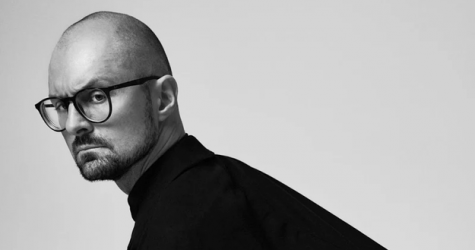 Максим Диденко поставил кибернуар-спектакль по роману Дмитрия Глуховского