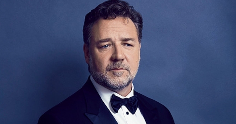 Брутальный «гладиатор» Рассел Кроу любит фотографировать цветочки и облака