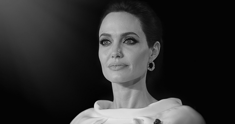 Анджелина Джоли показала \"Неудержимого\" Папе Римскому