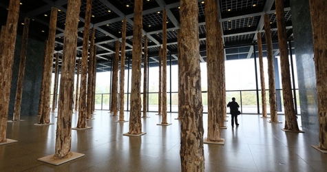 Дэвид Чипперфильд создал инсталляцию в Новой национальной галерее Берлина