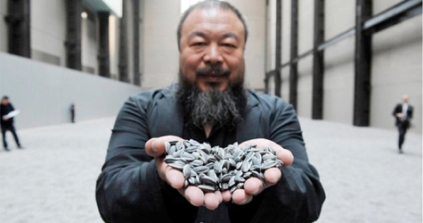 Опальному художнику Ай Вэйвэю вернули паспорт