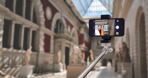 Музеи вводят запрет на штатив для селфи