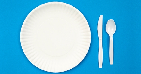 Франция станет первой страной, которая запретит изготовление пластиковой посуды