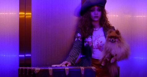 Рианна в пальто Ulyana Sergeenko Couture в трейлере своего нового клипа