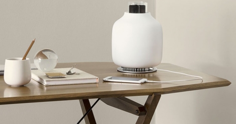 Новинка с iSaloni, которая и светит, и заряжает телефон