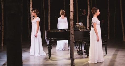 Березовый лес на подмостках: \"Русский романс\" в Театре Наций