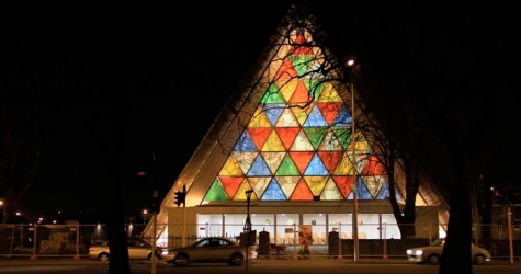 Шигеру Бан достроил картонную церковь