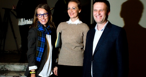 Ксения Собчак и Алексей Навальный на премьере спектакля \"Возвращение домой\"