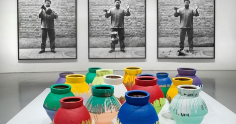 Американск­ий художник разбил вазу Ай Вэйвэя стоимостью­ $1 млн