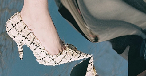 Оптические иллюзии и кривые зеркала в новой кампании Balenciaga