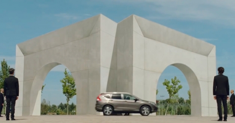 Обман зрения в рекламе Honda CR-V