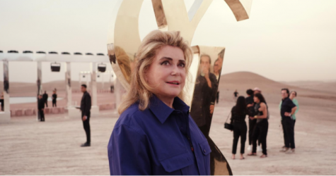 Saint Laurent проведет кинопоказ в честь Катрин Денев в Венеции