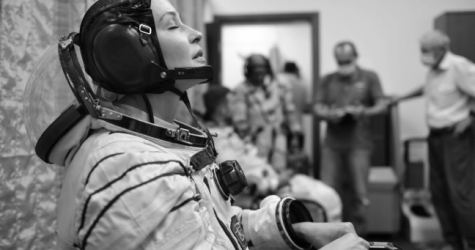 Появились новые снимки подготовки Юлии Пересильд к полету на МКС