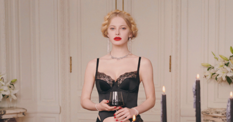 Модели отправляются на праздничный ужин в рождественской кампании Agent Provocateur