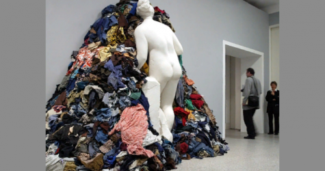 Современные образцы течения арте повера представили на выставке в Москве