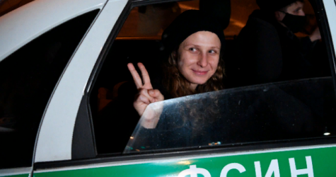 Деятели искусства призвали российское правительство прекратить преследование участниц Pussy Riot