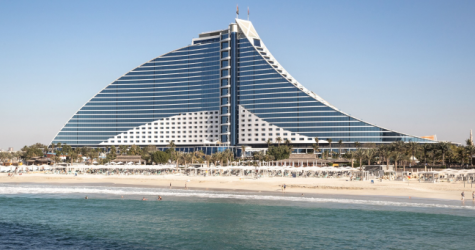 Отель Jumeirah Beach Hotel приглашает провести отпуск в Дубае
