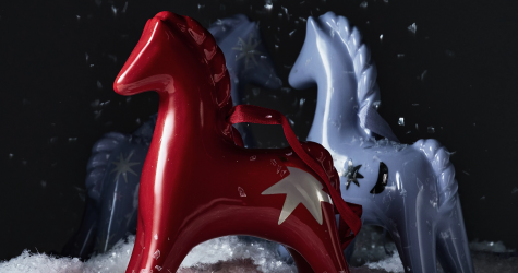 Локальная марка Qari Qris выпустила новогоднюю линию рождественских лошадей