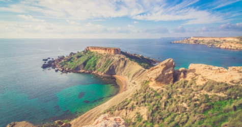 Власти Мальты будут платить 200 евро туристам