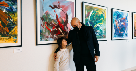 В Театре имени А. С. Пушкина открылась выставка арт-проекта «Дети Солнца»