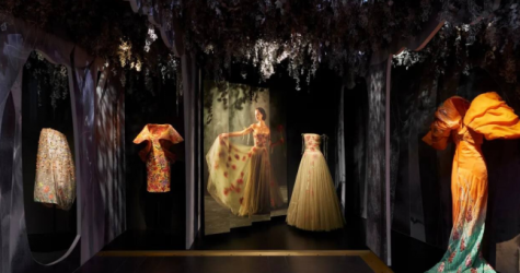 Мария Грация Кьюри открывает выставку о женщинах-художницах со всего мира