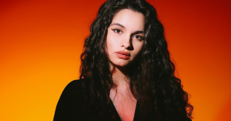 Новое имя: певица ALMARY взлетела до пятого места в чарте «Яндекс Музыки» с дебютным треком