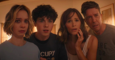 Дженнифер Гарнер и Эд Хелмс меняются телами со своими детьми в трейлере Family Switch